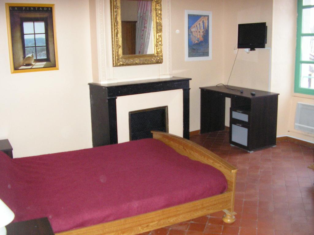 Auberge Le Bistrot De Lussan Lussan  Room photo
